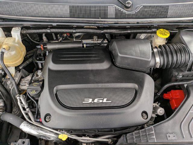 Used 2017 Chrysler Pacifica Touring-L FWD image 29