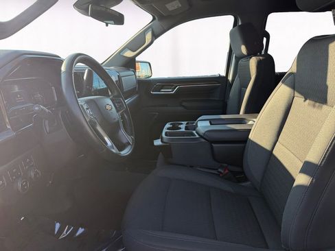 Used 2024 Chevrolet Silverado 1500 LT image 9