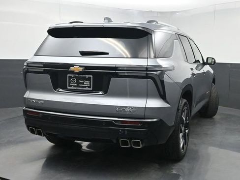 Used 2026 Chevrolet Traverse High Country FWD image 3