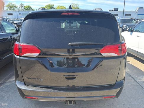 Used 2020 Chrysler Pacifica Touring-L FWD image 5
