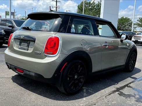 Used 2019 MINI Cooper 2-Door Hardtop w/ Signature Upholstery Package FWD image 6
