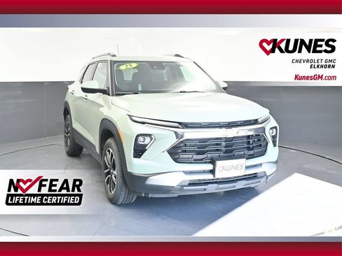 Used 2025 Chevrolet TrailBlazer LT AWD/4WD image 1