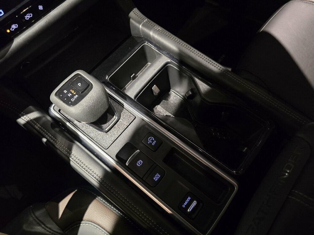 Used 2025 Nissan Pathfinder Platinum w/ Cargo Package FWD image 11