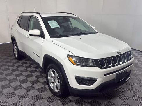 Used 2018 Jeep Compass Latitude w/ Popular Equipment Group AWD/4WD image 5
