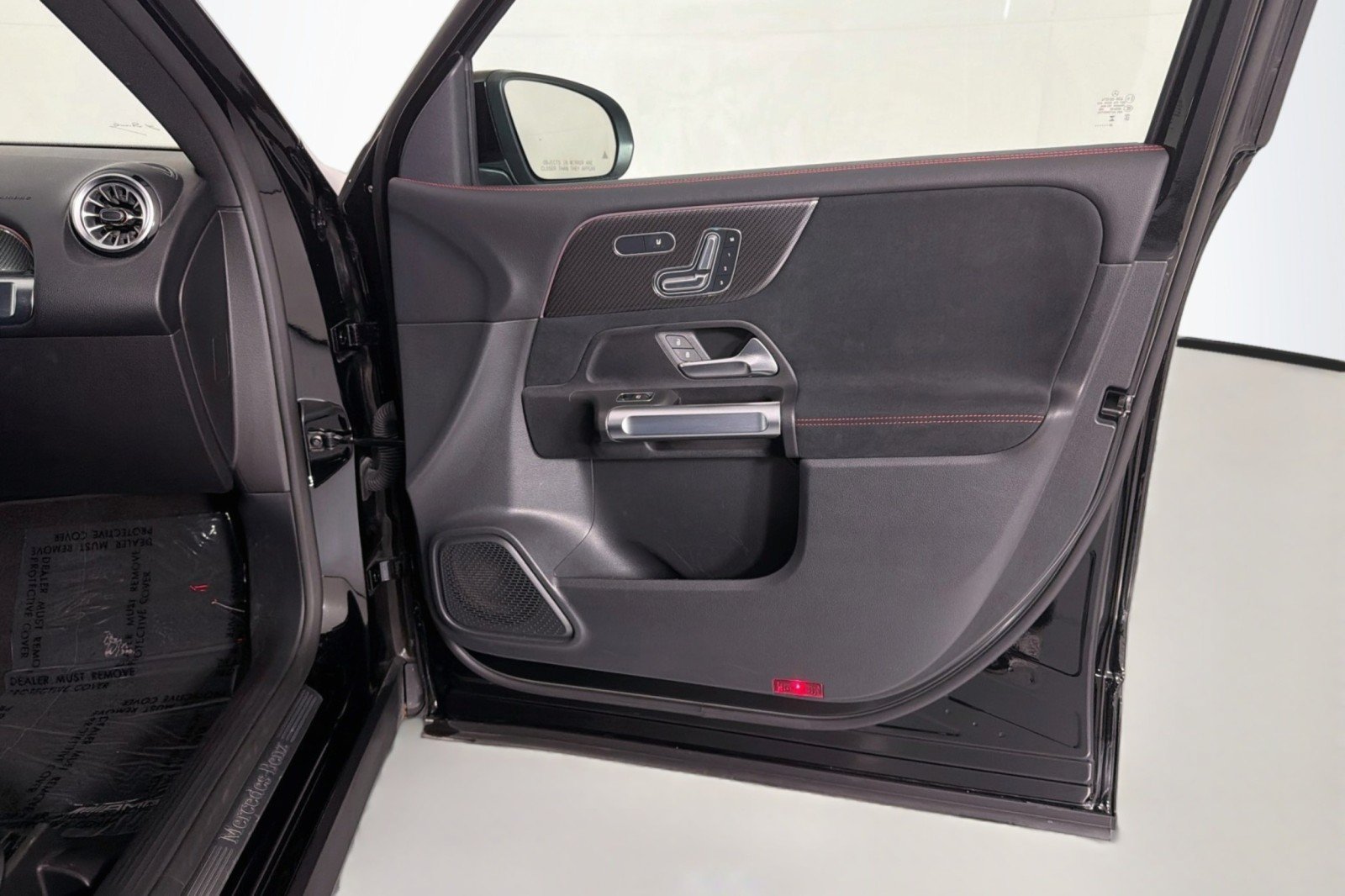Used 2023 Mercedes-Benz GLB 250 4MATIC image 25