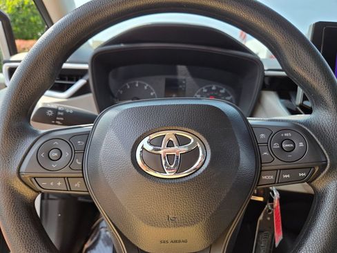 Used 2025 Toyota Corolla LE FWD image 22