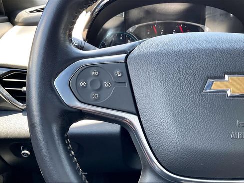 Used 2022 Chevrolet Traverse LT FWD image 18