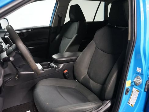 Used 2021 Toyota RAV4 LE image 24