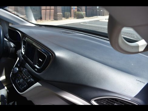 Used 2021 Chrysler Voyager Lxi FWD image 37
