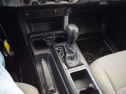 Used 2018 Toyota Tacoma SR w/ SR Convenience Package AWD/4WD image 15