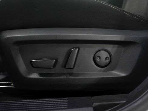 Used 2025 Nissan Rogue SV AWD/4WD image 22