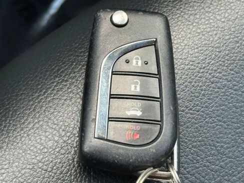 Used 2020 Toyota Camry SE FWD image 30
