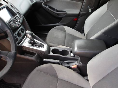 Used 2013 Ford Focus SE FWD image 16
