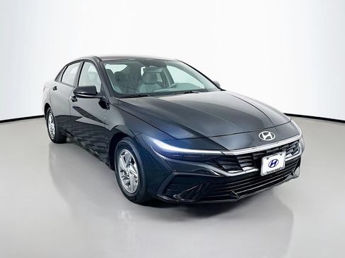 New 2026 Hyundai Elantra SE w/ Cargo Package FWD image 3