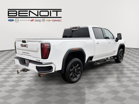 Used 2024 GMC Sierra 2500 AT4 w/ AT4 Preferred Package image 5