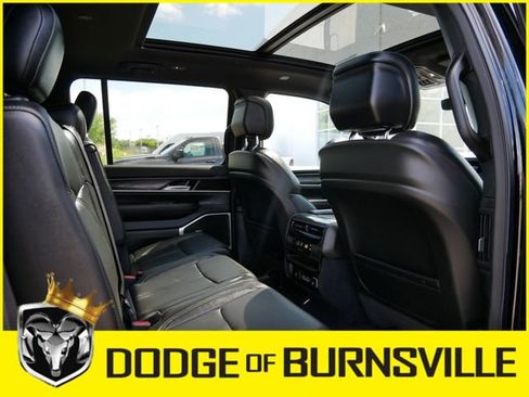 Used 2024 Jeep Wagoneer 4WD w/ Premium Group I image 16