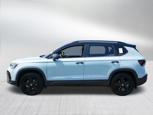 Certified 2025 Volkswagen Taos SE AWD/4WD image 4