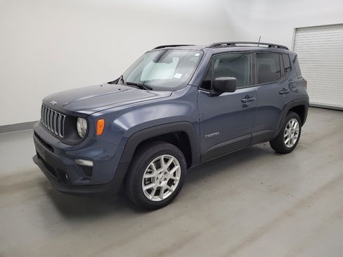 Used 2022 Jeep Renegade Latitude w/ Convenience Group AWD/4WD image 2