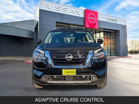 New 2025 Nissan Pathfinder Platinum w/ Cargo Package image 4