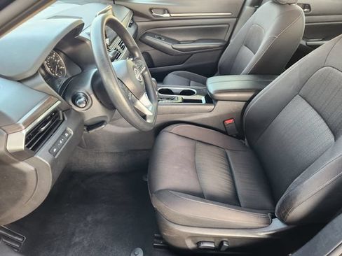 Used 2024 Nissan Altima 2.5 SV FWD image 13