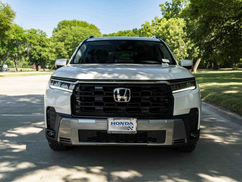 Certified 2026 Honda Pilot Elite image 3