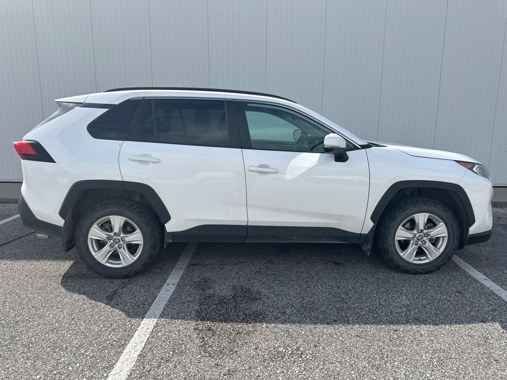 Used 2021 Toyota RAV4 XLE w/ Carpet Mat Package (TMS) AWD/4WD image 9