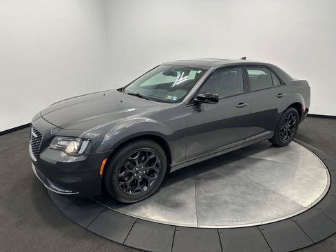 Used 2019 Chrysler 300 Touring w/ Sport Appearance Package AWD/4WD image 4