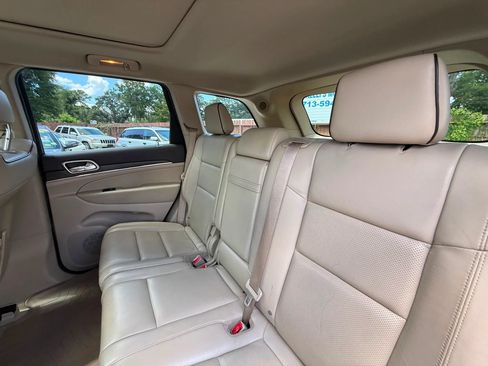 Used 2014 Jeep Grand Cherokee Overland w/ Advanced Technology Group AWD/4WD image 19