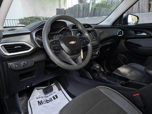 Used 2021 Chevrolet TrailBlazer LS FWD image 17