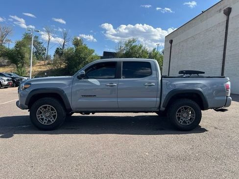 Used 2020 Toyota Tacoma TRD Off-Road w/ TRD Premium Off Road Package AWD/4WD image 2