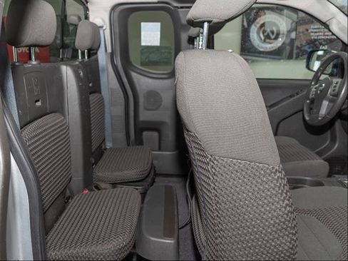 Used 2016 Nissan Frontier SV image 18