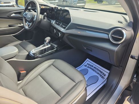 Used 2024 Chevrolet Trax ACTIV w/ Sunroof Package image 48