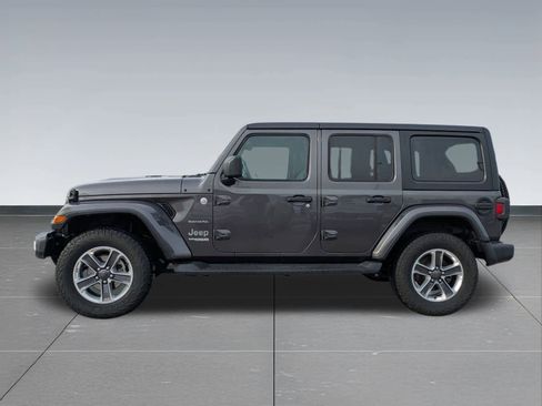 Used 2019 Jeep Wrangler Unlimited Sahara image 3