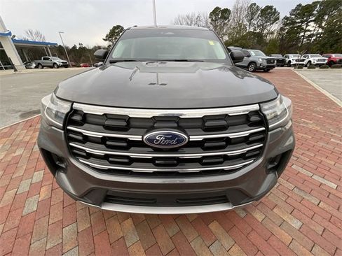 Used 2025 Ford Explorer Active w/ Active Comfort Package image 3