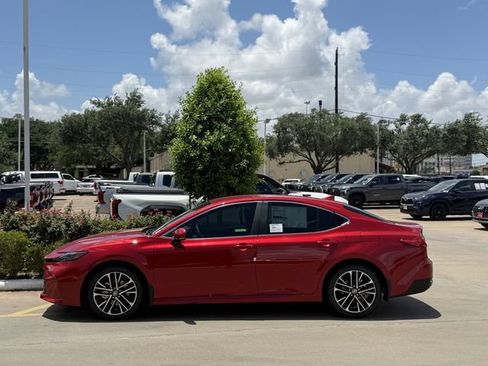 Used 2026 Toyota Camry XLE FWD image 4