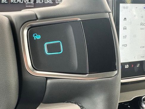 New 2025 Ford Expedition Active image 9