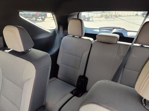 Used 2025 Chevrolet Traverse LT image 13