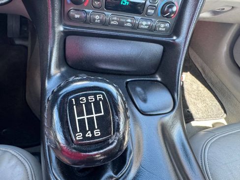 Used 2004 Chevrolet Corvette Convertible w/ Preferred Equipment Group RWD image 23
