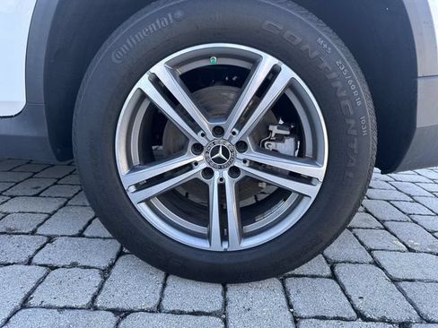 Used 2022 Mercedes-Benz GLC 300 4MATIC w/ Multimedia Package Lite image 11