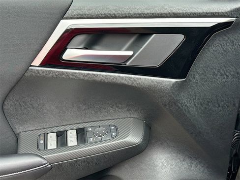 New 2025 Mitsubishi Outlander ES image 18