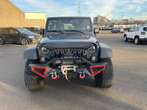 Used 2016 Jeep Wrangler Unlimited Rubicon w/ Connectivity Group image 2