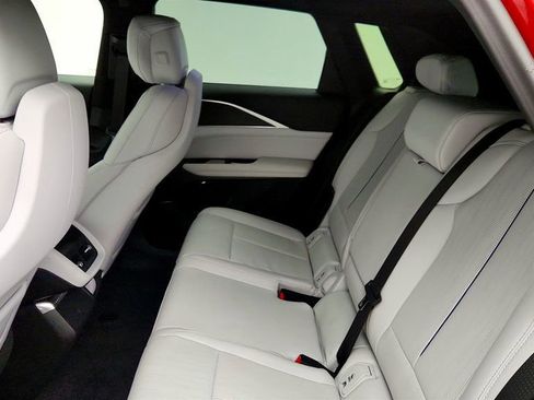 Used 2024 Cadillac Lyriq Luxury image 21