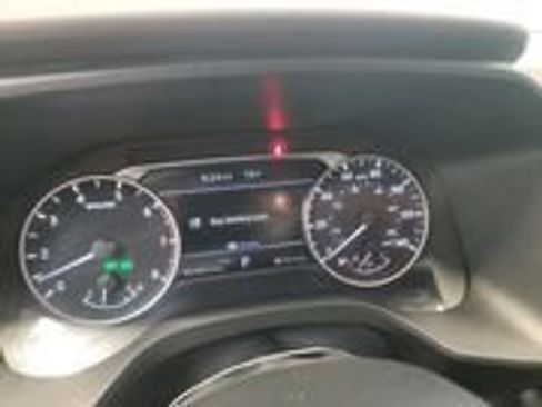 Used 2023 Nissan Rogue SV image 3