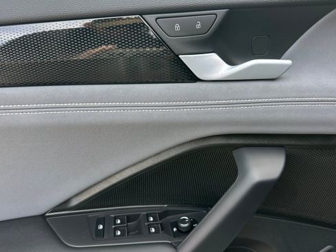 New 2026 Volkswagen Tiguan SE R-Line FWD image 9