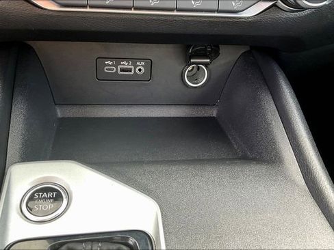 Used 2025 Nissan Altima 2.5 SV FWD image 15