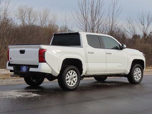 Used 2024 Toyota Tacoma SR5 image 3