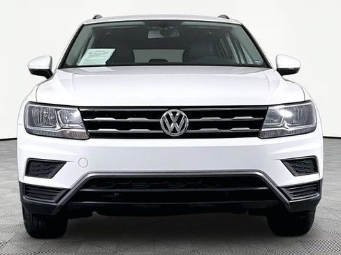 Used 2021 Volkswagen Tiguan SE w/ Panoramic Sunroof Package FWD image 2