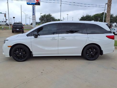 Used 2024 Honda Odyssey Sport image 4