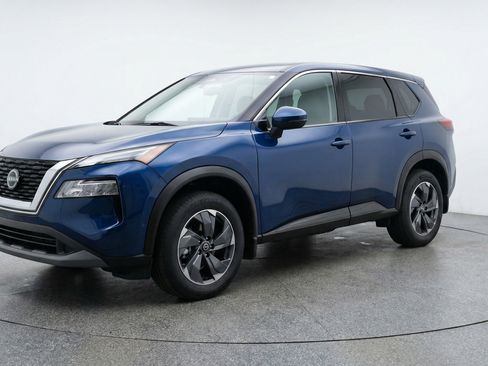 Used 2025 Nissan Rogue SV image 3