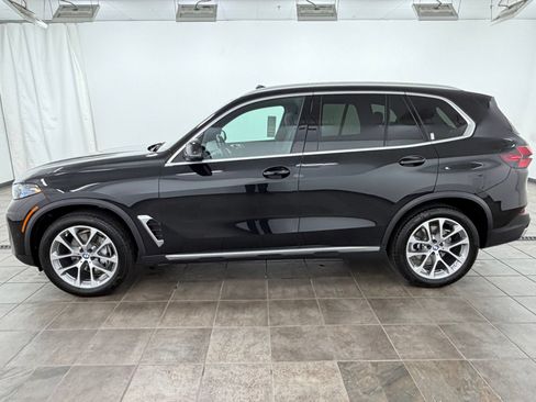 Used 2024 BMW X5 xDrive40i w/ Premium Package AWD/4WD image 2